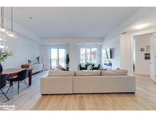 525-1 Hume Street, Collingwood, ON - Indoor Photo Showing Living Room