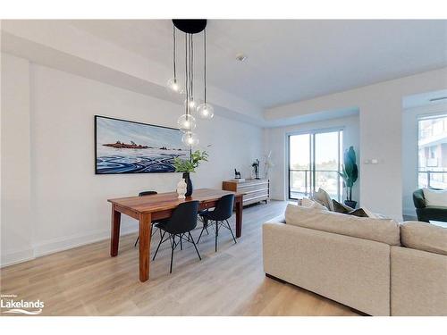 525-1 Hume Street, Collingwood, ON - Indoor Photo Showing Living Room