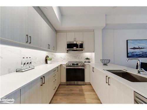 525-1 Hume Street, Collingwood, ON - Indoor Photo Showing Kitchen With Upgraded Kitchen