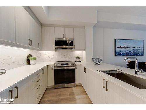 525-1 Hume Street, Collingwood, ON - Indoor Photo Showing Kitchen With Upgraded Kitchen