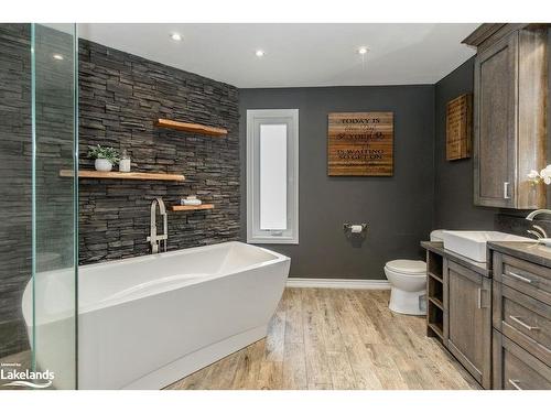 3580 Linda Street, Innisfil, ON - Indoor Photo Showing Bathroom