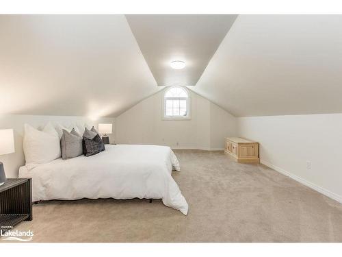 3580 Linda Street, Innisfil, ON - Indoor Photo Showing Bedroom