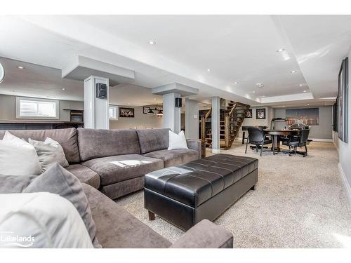 3580 Linda Street, Innisfil, ON - Indoor Photo Showing Living Room