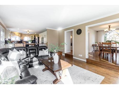 3580 Linda Street, Innisfil, ON - Indoor Photo Showing Living Room