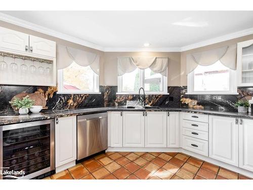 3580 Linda Street, Innisfil, ON - Indoor Photo Showing Kitchen