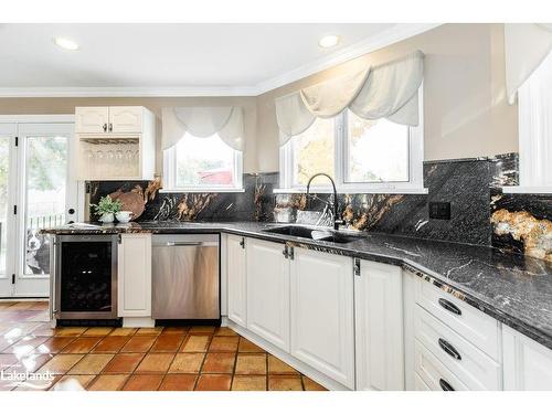 3580 Linda Street, Innisfil, ON - Indoor Photo Showing Kitchen