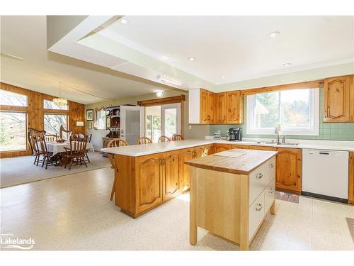 1394 Reay Road, Gravenhurst, ON - Indoor Photo Showing Kitchen With Double Sink