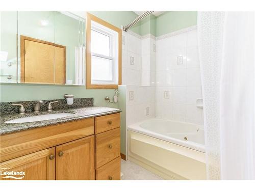 1394 Reay Road, Gravenhurst, ON - Indoor Photo Showing Bathroom