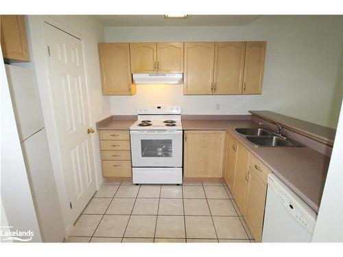 148-53 Trott Boulevard, Collingwood, ON - Indoor Photo Showing Kitchen With Double Sink