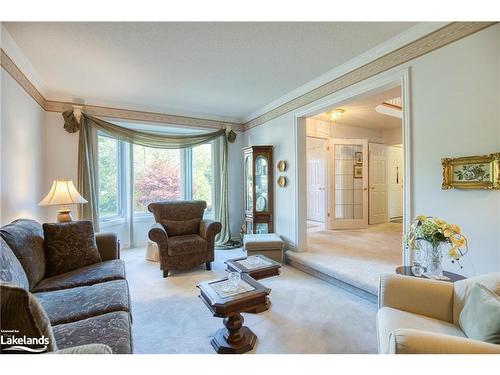 101 Greengable Way, Kitchener, ON - Indoor Photo Showing Living Room