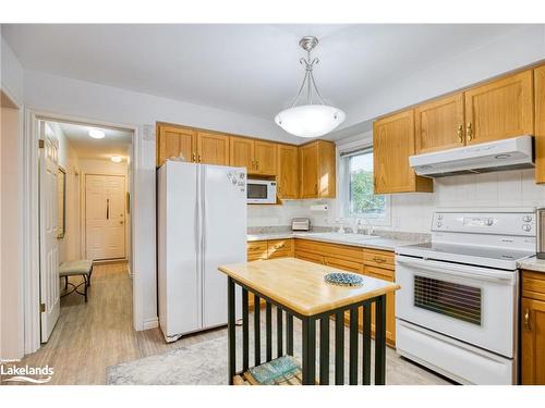 101 Greengable Way, Kitchener, ON - Indoor Photo Showing Kitchen With Double Sink