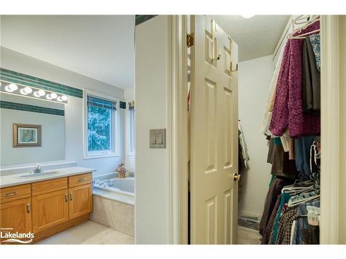 101 Greengable Way, Kitchener, ON - Indoor Photo Showing Bathroom