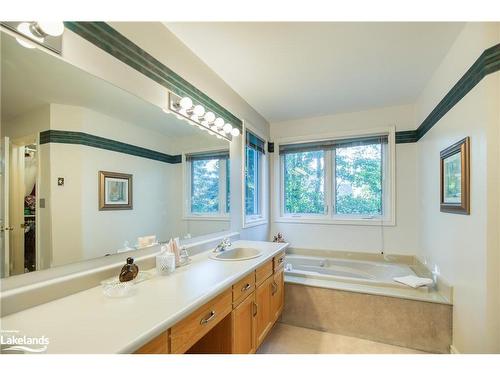 101 Greengable Way, Kitchener, ON - Indoor Photo Showing Bathroom