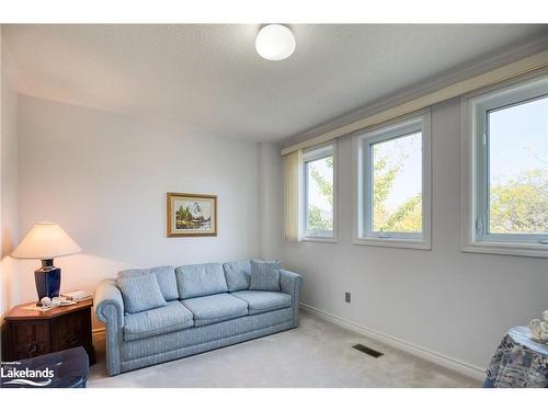 101 Greengable Way, Kitchener, ON - Indoor Photo Showing Living Room