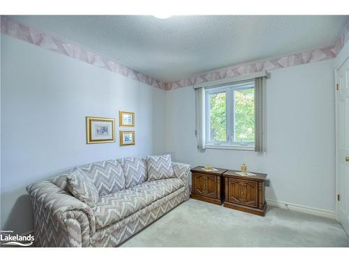 101 Greengable Way, Kitchener, ON - Indoor Photo Showing Living Room