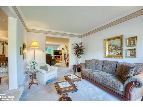 101 Greengable Way, Kitchener, ON - Indoor Photo Showing Living Room