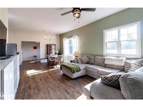 206133 Hwy 26, Meaford, ON - Indoor Photo Showing Living Room