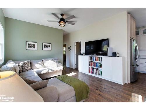 206133 Hwy 26, Meaford, ON - Indoor Photo Showing Living Room