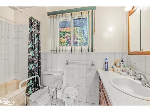 930 Hugel Avenue, Midland, ON - Indoor Photo Showing Bathroom