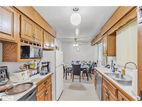 930 Hugel Avenue, Midland, ON - Indoor Photo Showing Kitchen