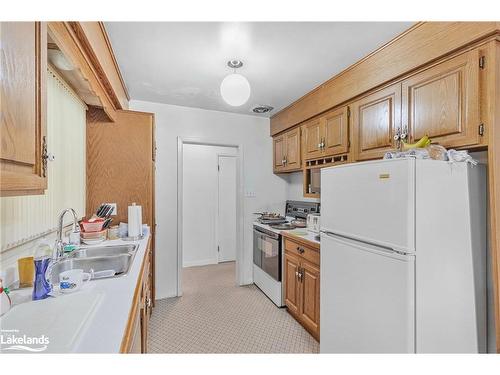 930 Hugel Avenue, Midland, ON - Indoor Photo Showing Kitchen With Double Sink