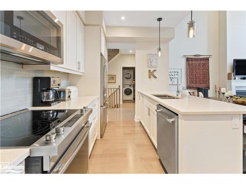 22 Emerson Mews, Collingwood, ON - Indoor Photo Showing Kitchen With Double Sink With Upgraded Kitchen