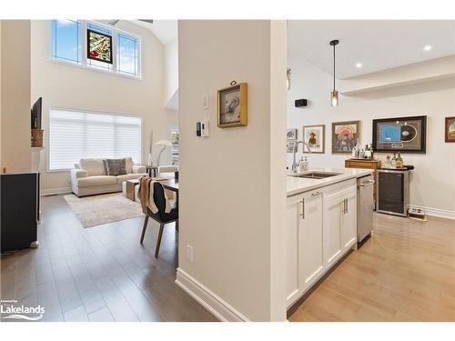 22 Emerson Mews, Collingwood, ON - Indoor Photo Showing Kitchen