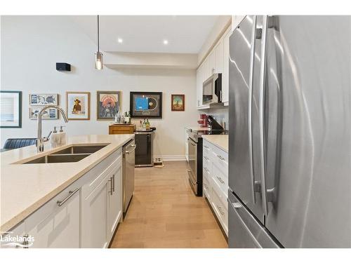 22 Emerson Mews, Collingwood, ON - Indoor Photo Showing Kitchen With Double Sink