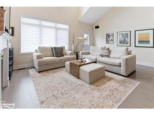 22 Emerson Mews, Collingwood, ON - Indoor Photo Showing Living Room