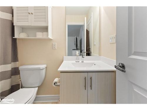 22 Emerson Mews, Collingwood, ON - Indoor Photo Showing Bathroom