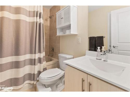 22 Emerson Mews, Collingwood, ON - Indoor Photo Showing Bathroom