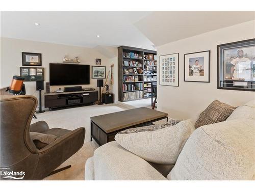 22 Emerson Mews, Collingwood, ON - Indoor Photo Showing Living Room