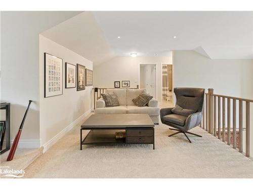 22 Emerson Mews, Collingwood, ON - Indoor Photo Showing Living Room