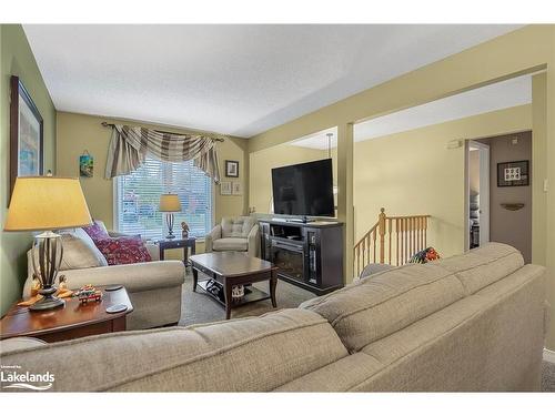 78 Royal Beech Drive, Wasaga Beach, ON - Indoor Photo Showing Living Room