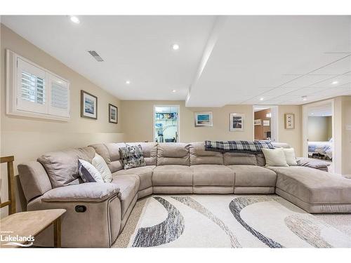 78 Royal Beech Drive, Wasaga Beach, ON - Indoor Photo Showing Living Room