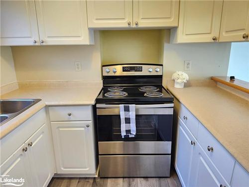 6-26 Herman Avenue, Huntsville, ON - Indoor Photo Showing Kitchen