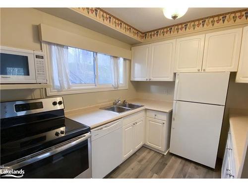 6-26 Herman Avenue, Huntsville, ON - Indoor Photo Showing Kitchen With Double Sink