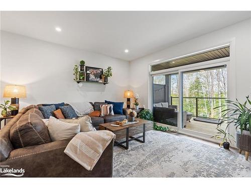 49 Jack Street, Huntsville, ON - Indoor Photo Showing Living Room