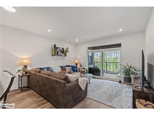 49 Jack Street, Huntsville, ON - Indoor Photo Showing Living Room