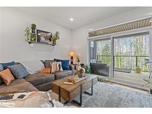 49 Jack Street, Huntsville, ON - Indoor Photo Showing Living Room