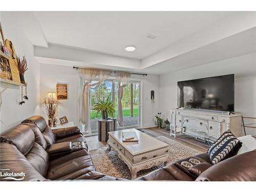 49 Jack Street, Huntsville, ON - Indoor Photo Showing Living Room