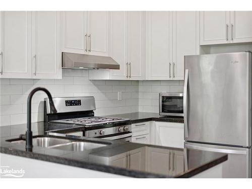 6 Blasi Court, Wasaga Beach, ON - Indoor Photo Showing Kitchen With Double Sink With Upgraded Kitchen