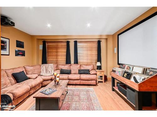 132 Venture Boulevard, The Blue Mountains, ON - Indoor Photo Showing Living Room