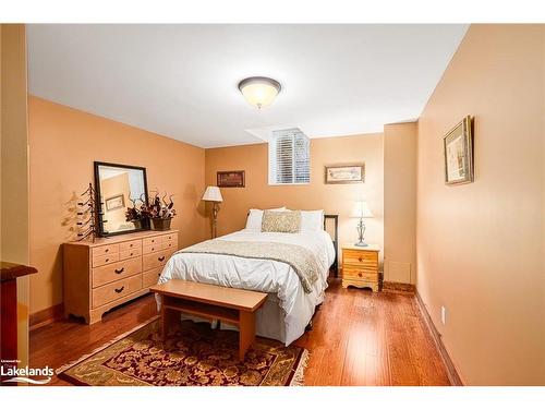 132 Venture Boulevard, The Blue Mountains, ON - Indoor Photo Showing Bedroom