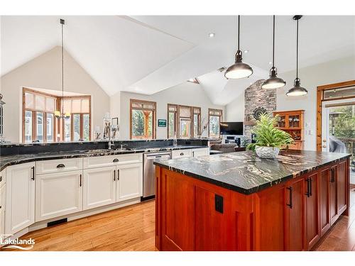 132 Venture Boulevard, The Blue Mountains, ON - Indoor Photo Showing Kitchen