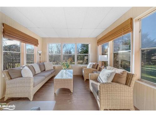 534 Hurdville Rd, Mckellar, ON - Indoor Photo Showing Living Room