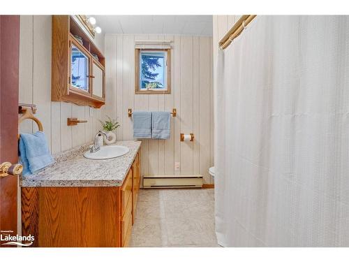 534 Hurdville Rd, Mckellar, ON - Indoor Photo Showing Bathroom