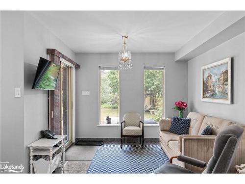 49 32Nd Street N, Wasaga Beach, ON - Indoor Photo Showing Living Room