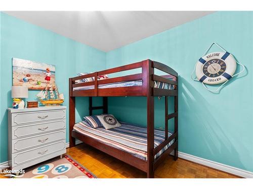 49 32Nd Street N, Wasaga Beach, ON - Indoor Photo Showing Bedroom