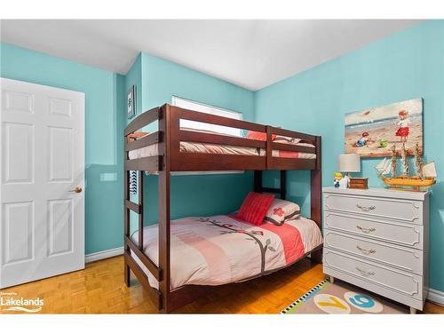 49 32Nd Street N, Wasaga Beach, ON - Indoor Photo Showing Bedroom